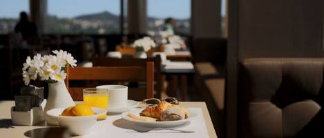 Daily buffet breakfast (EUR 9 per person)