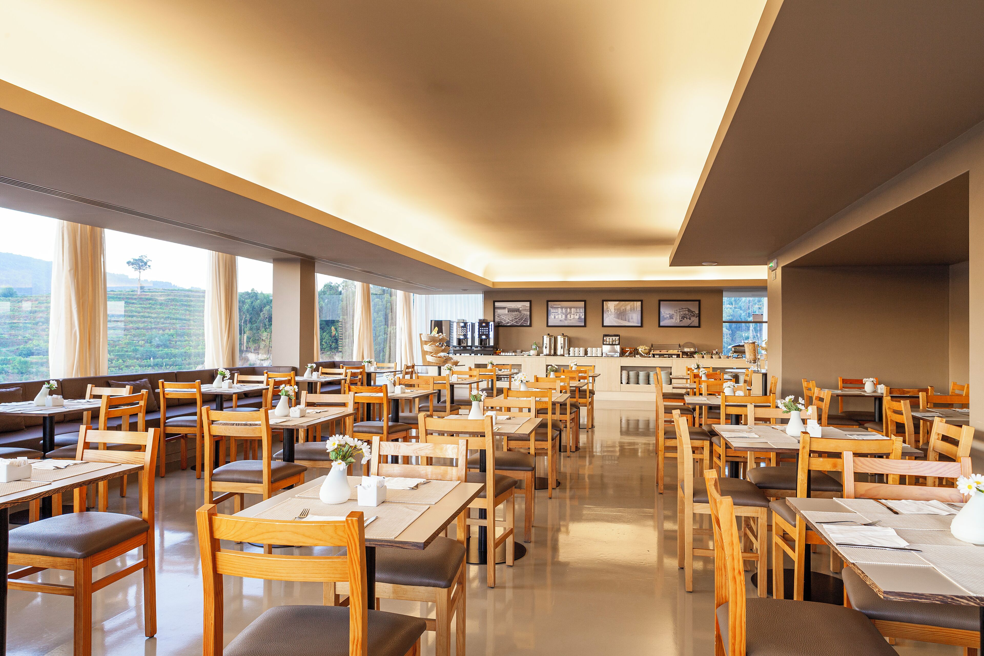 Desayuno buffet (EUR 9 por persona) 