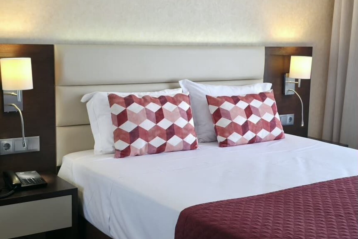Double Room | Minibar, in-room safe, desk, soundproofing
