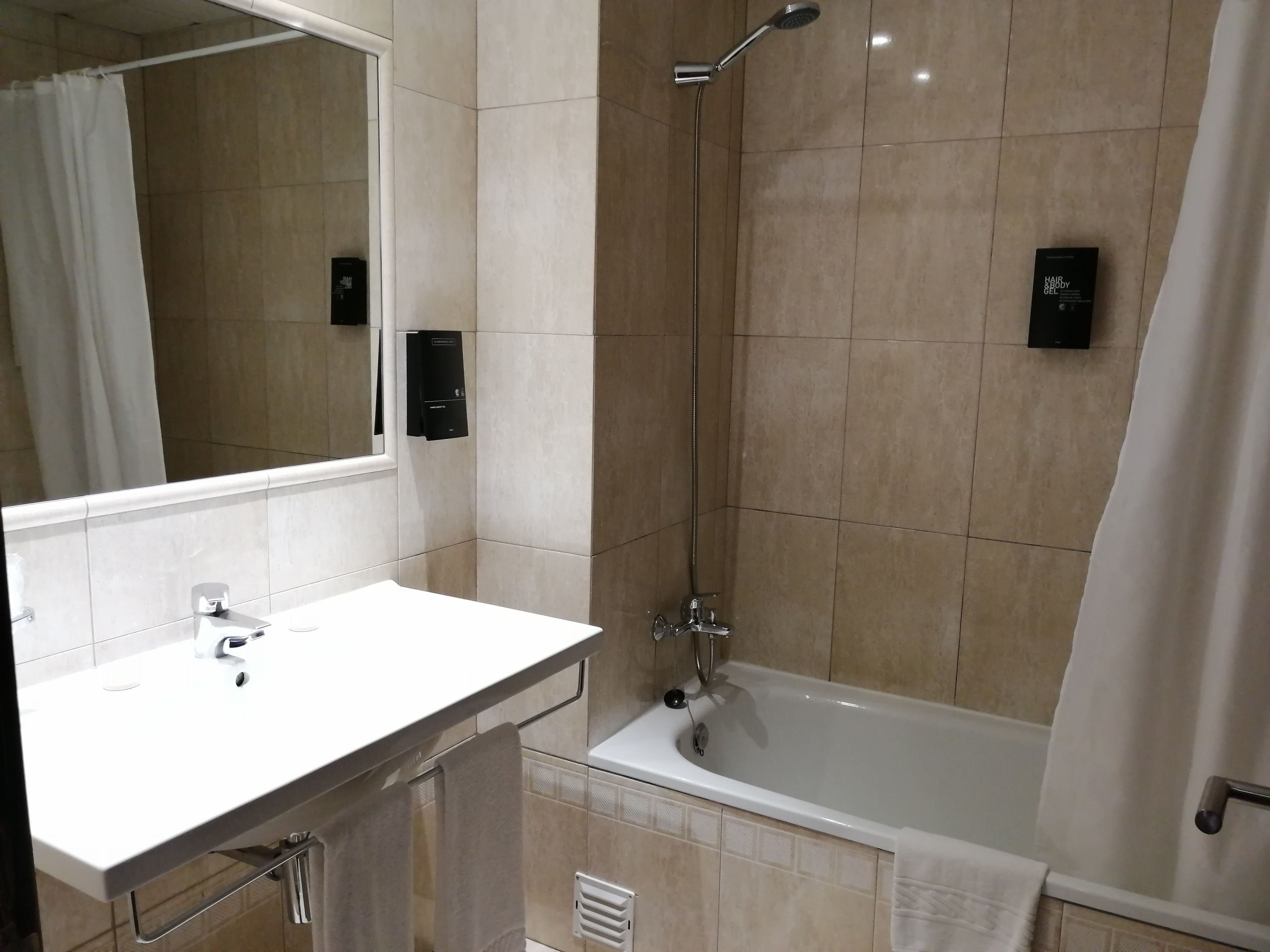 double or twin room | bathroom | combined shower/bathtub, free toiletries, hair dryer, towels