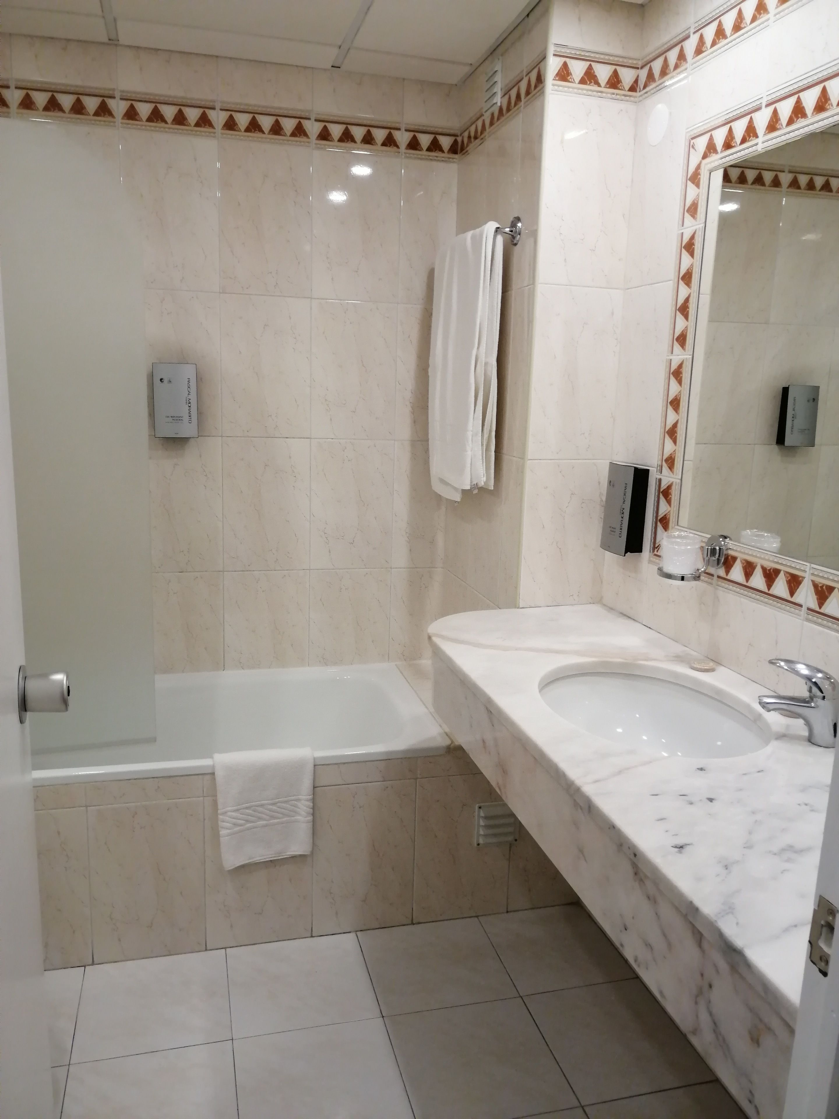 double or twin room | bathroom | combined shower/bathtub, free toiletries, hair dryer, towels