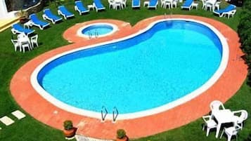 Seasonal outdoor pool, pool loungers