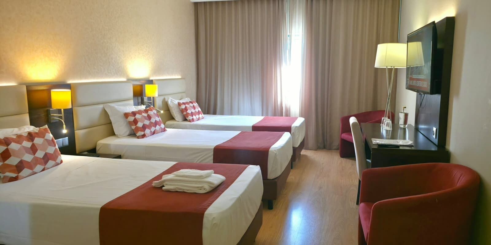 Triple Room | Minibar, in-room safe, desk, soundproofing