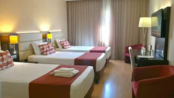 Quarto triplo | Frigobar, cofres nos quartos, escrivaninha, quartos à prova de som
