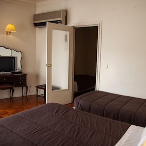 WiFi (無料)、ベッドシーツ