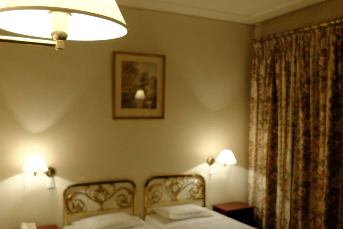 WiFi (free), bed sheets