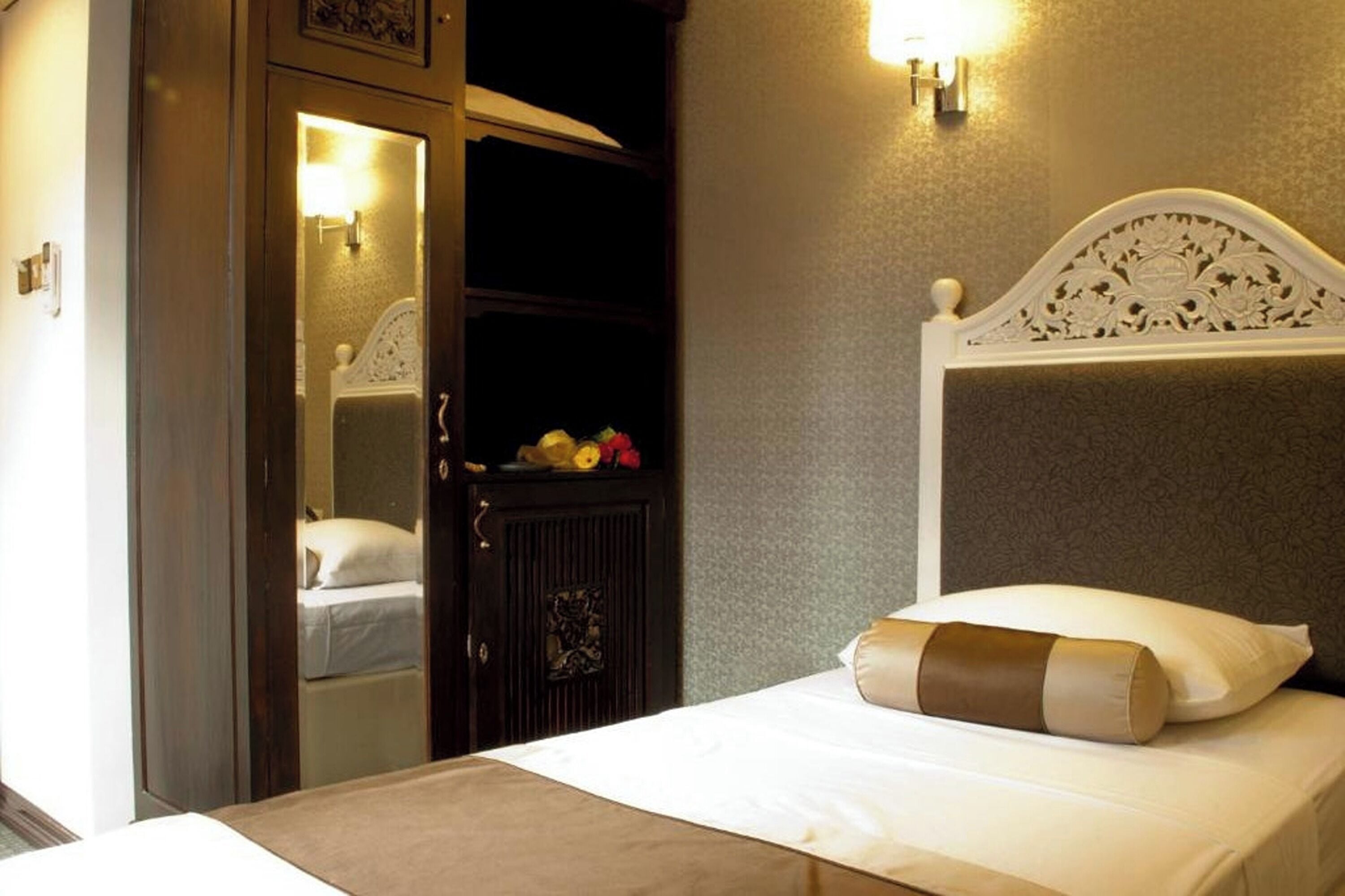 Quarto solteiro | Cofres nos quartos, cortinas blackout, ferros/tábuas de passar roupa