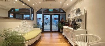 iNN at Temple St by Q Loft Newly Renovated
