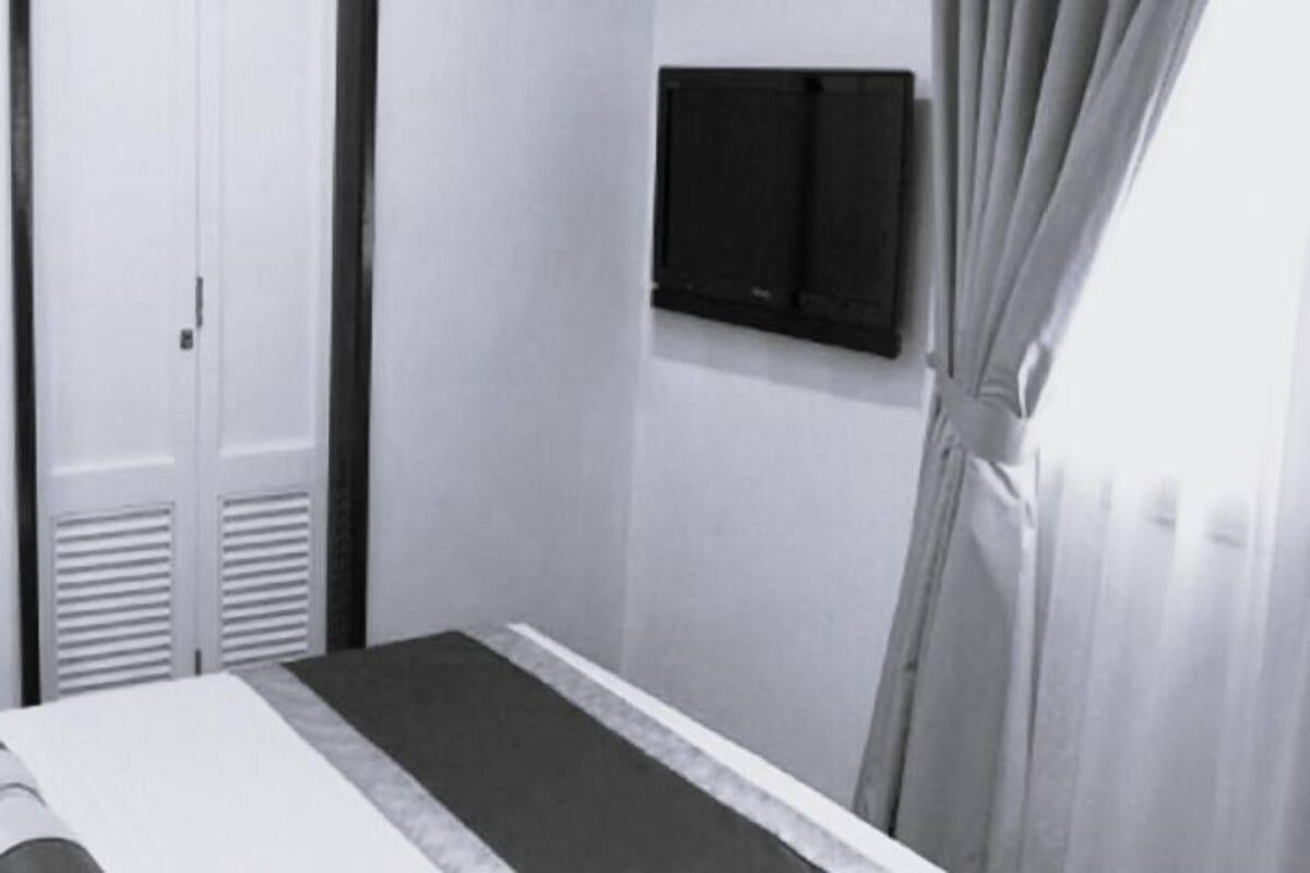 In-room safe, blackout curtains, iron/ironing board, free WiFi