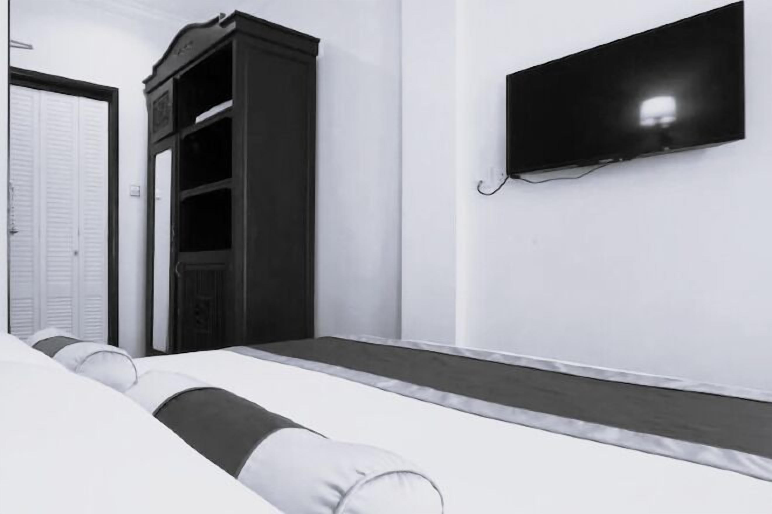 In-room safe, blackout curtains, iron/ironing board, free WiFi