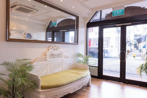 iNN at Temple St by Q Loft Newly Renovated