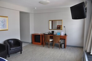 Executive Twin Room, 2 Twin Beds | 1 bedroom, in-room safe, desk, free WiFi - Parliament Hotel (Cape Town)