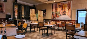 Dining - Parliament Hotel (Cape Town)