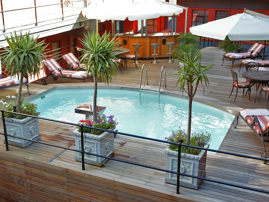 Seasonal outdoor pool, pool umbrellas, sun loungers