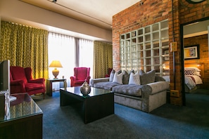 Suite, 1 King Bed | Bathroom | Combined shower/bathtub, free toiletries, hair dryer, towels