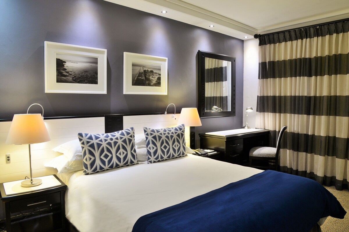 Ropa de cama de alta calidad y minibar 