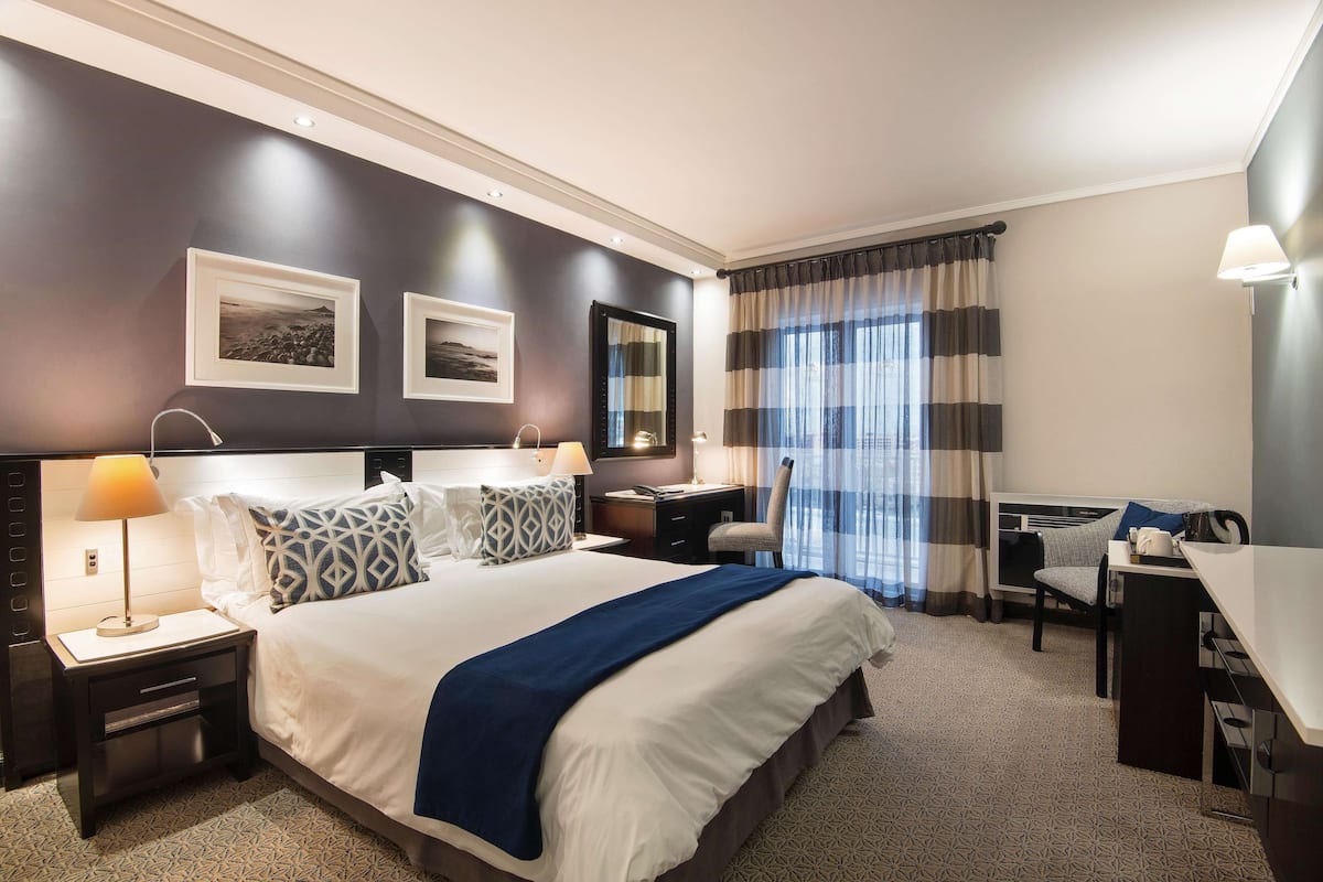 Family Double Room | Premium bedding, minibar, in-room safe, desk