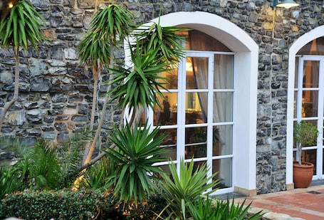 Detalle del exterior. The Commodore Hotel