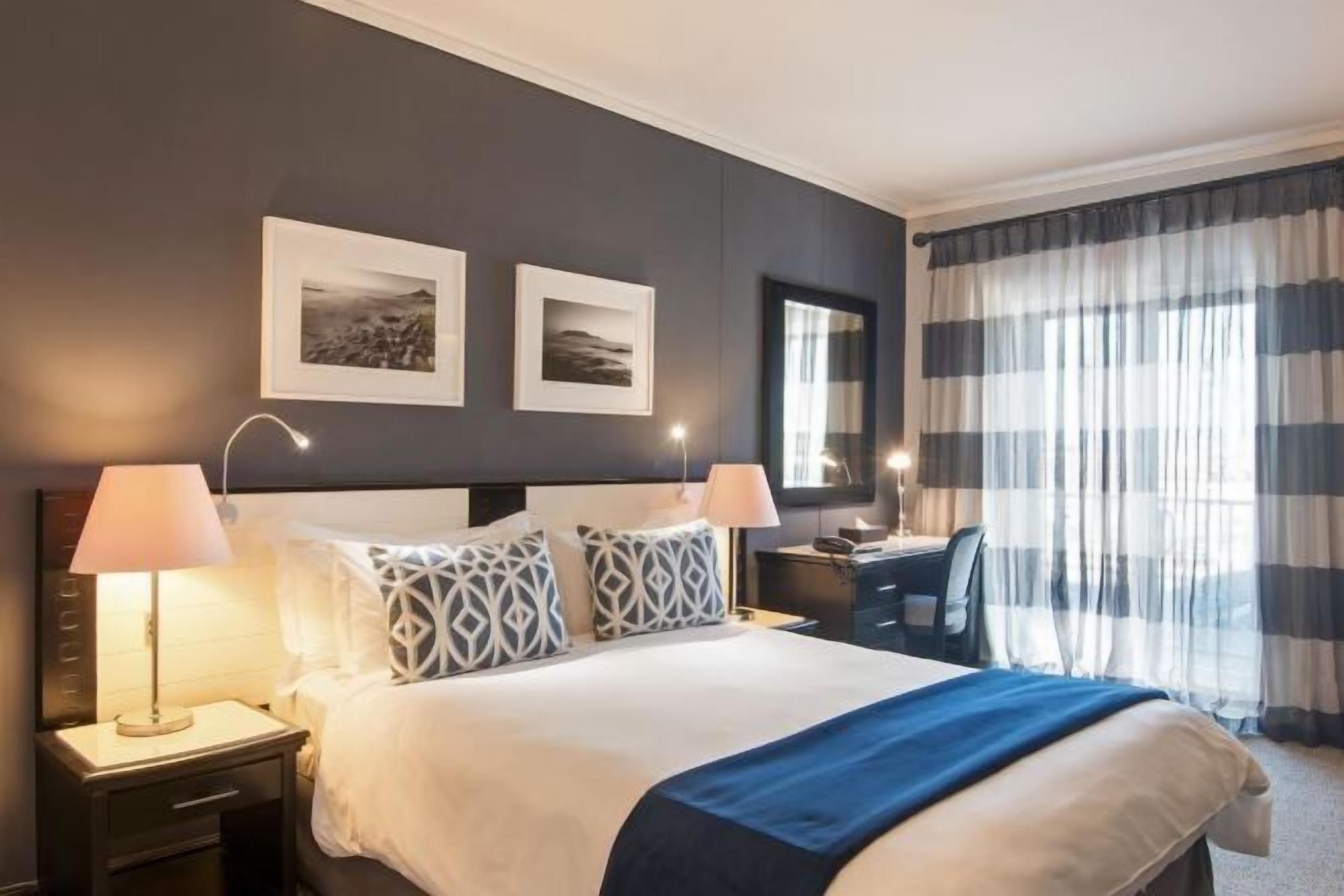 Ropa de cama de alta calidad y minibar 