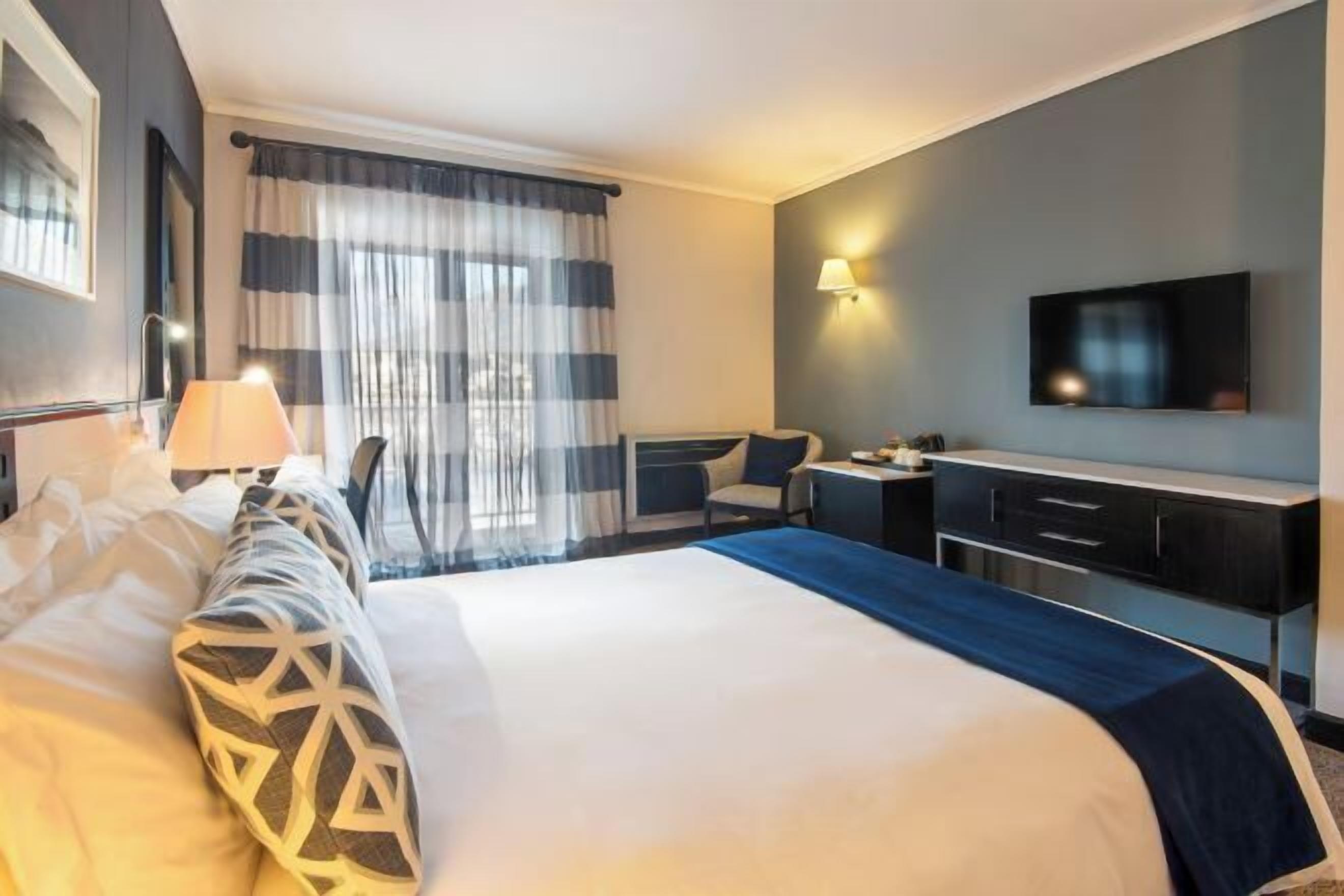 Premium bedding, minibar, in-room safe, desk