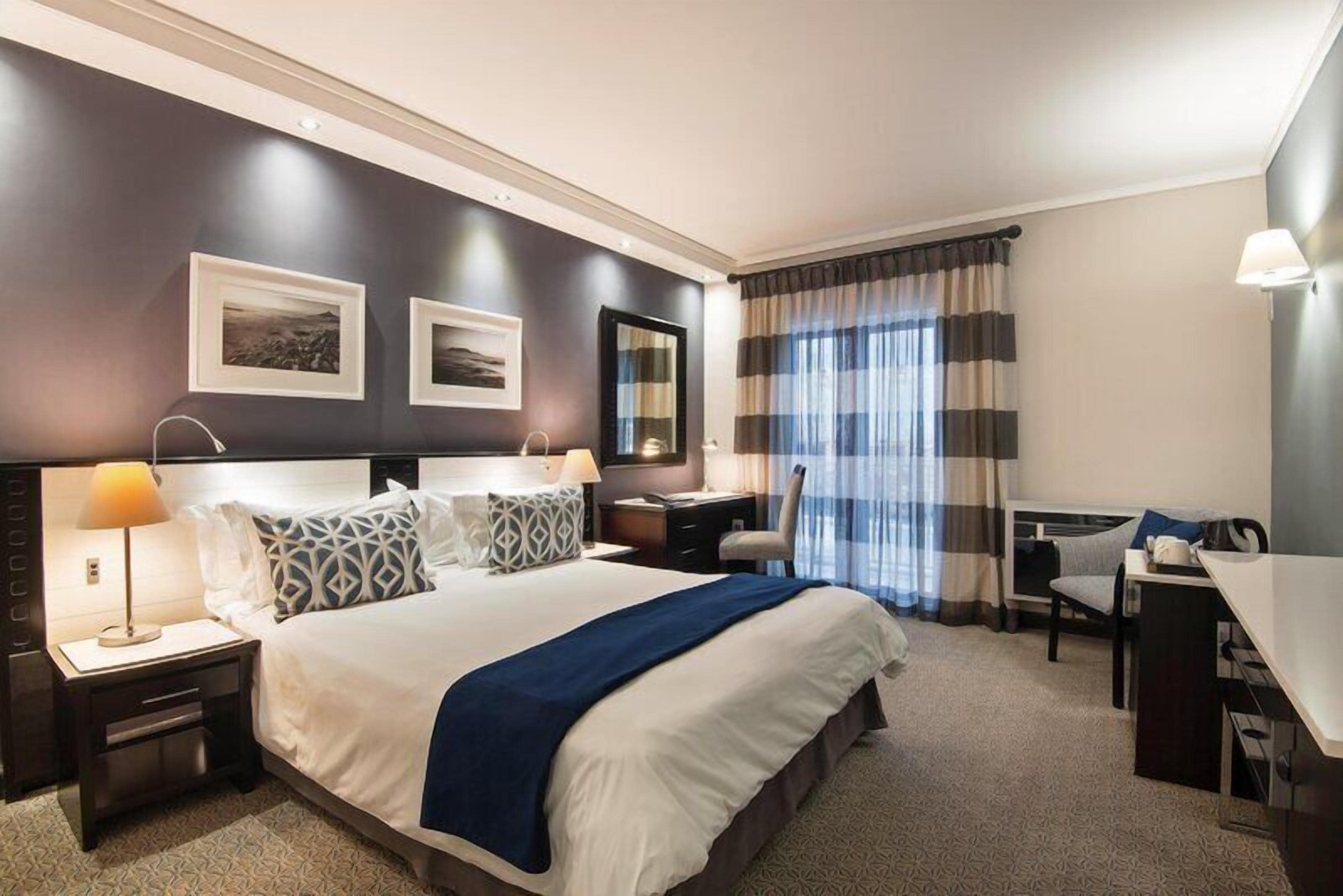 Family Double Room | Premium bedding, minibar, in-room safe, desk