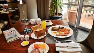 Daily buffet breakfast for a fee