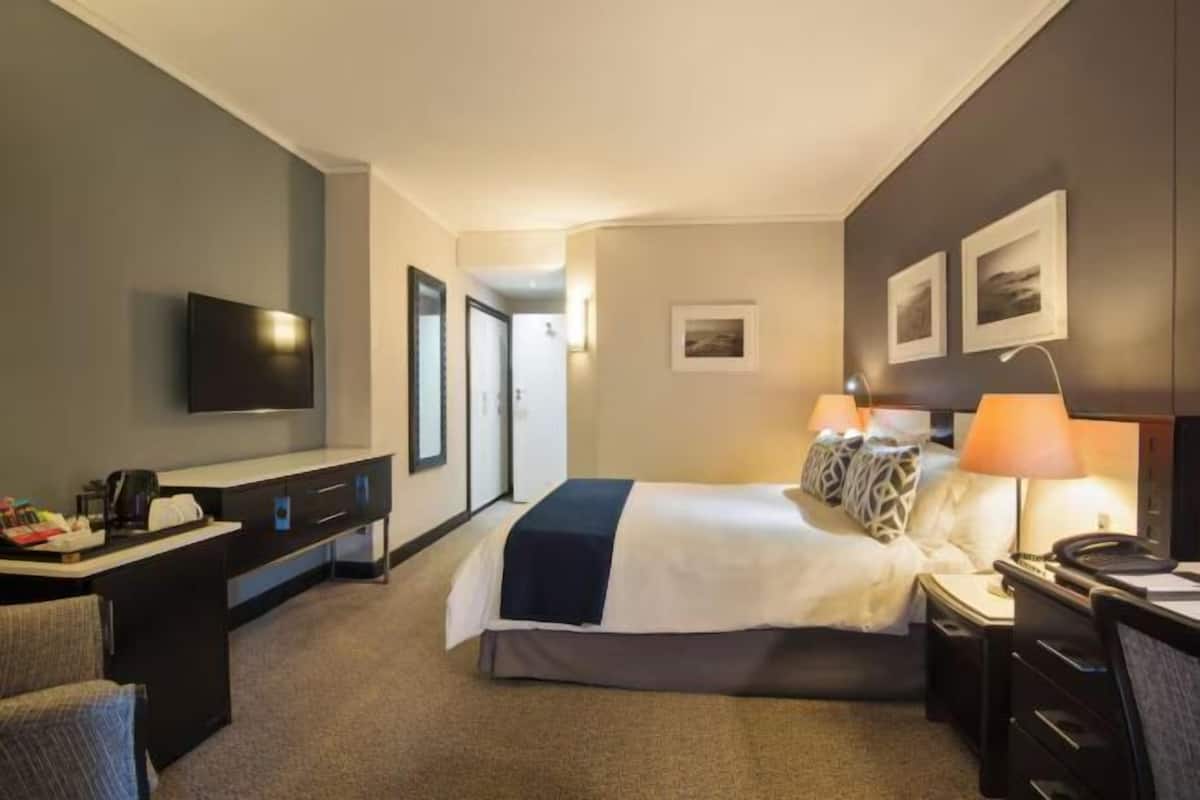 SÀngtillbehör av högsta kvalitet och minibar