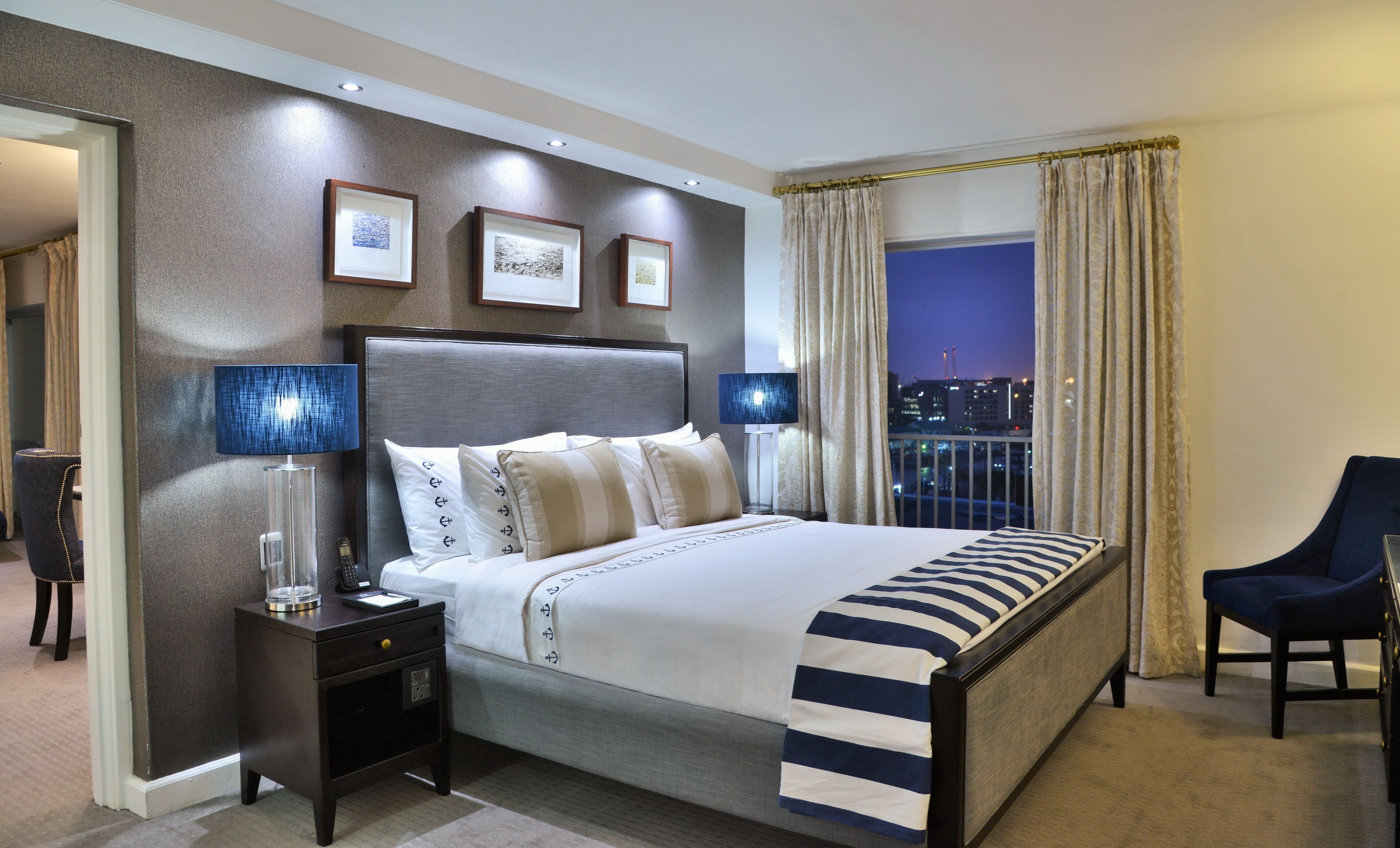Suite (Imperial) | Premium bedding, minibar, in-room safe, desk