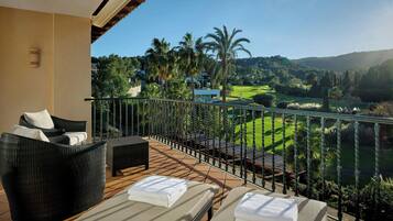 Hochwertige Bettwaren, kostenlose Minibar, Zimmersafe, Schreibtisch