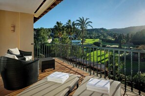 Premium bedding, free minibar, in-room safe, desk