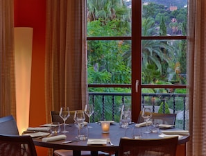 2 restaurants, breakfast, dinner served; Modern European cuisine