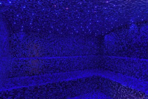 Sauna, hot tub, steam room, Turkish bath/hammam, body treatments