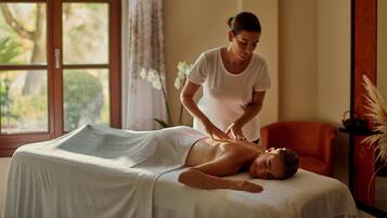 Sauna, hot tub, steam room, Turkish bath/hammam, body treatments