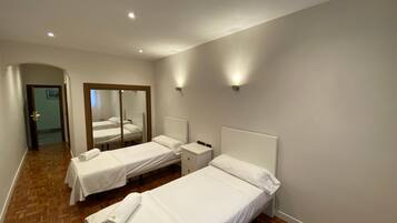 In-room safe, desk, rollaway beds