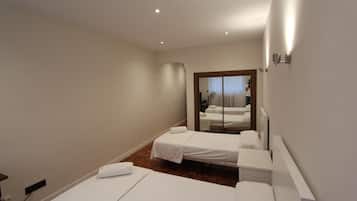 In-room safe, desk, rollaway beds