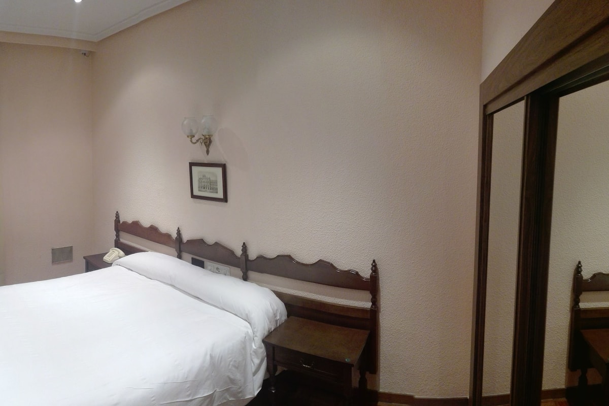 1 Schlafzimmer, Zimmersafe, Schreibtisch, Zustellbetten