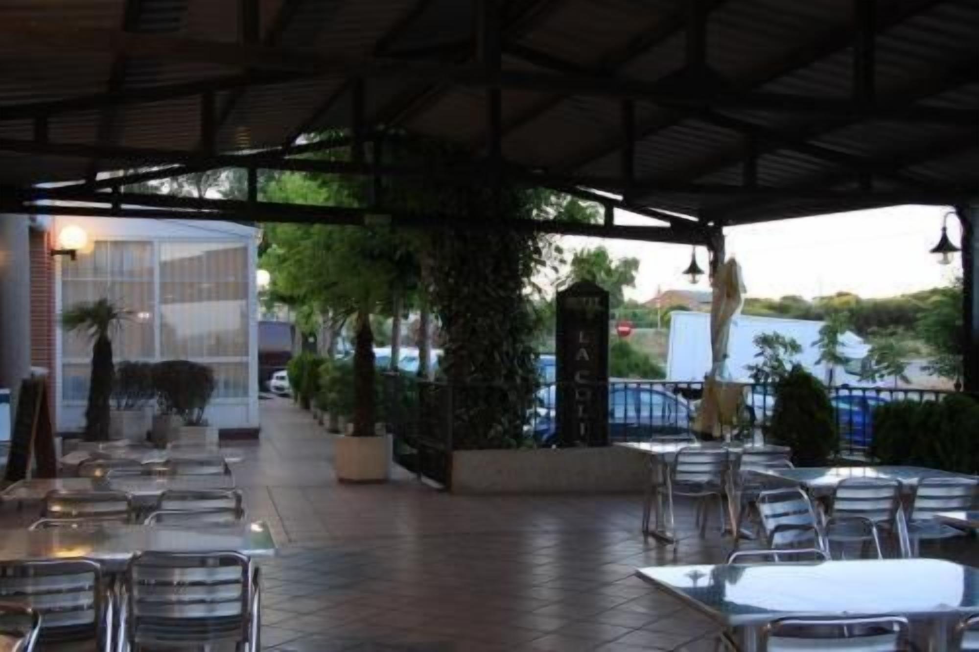 Breakfast, lunch and dinner served