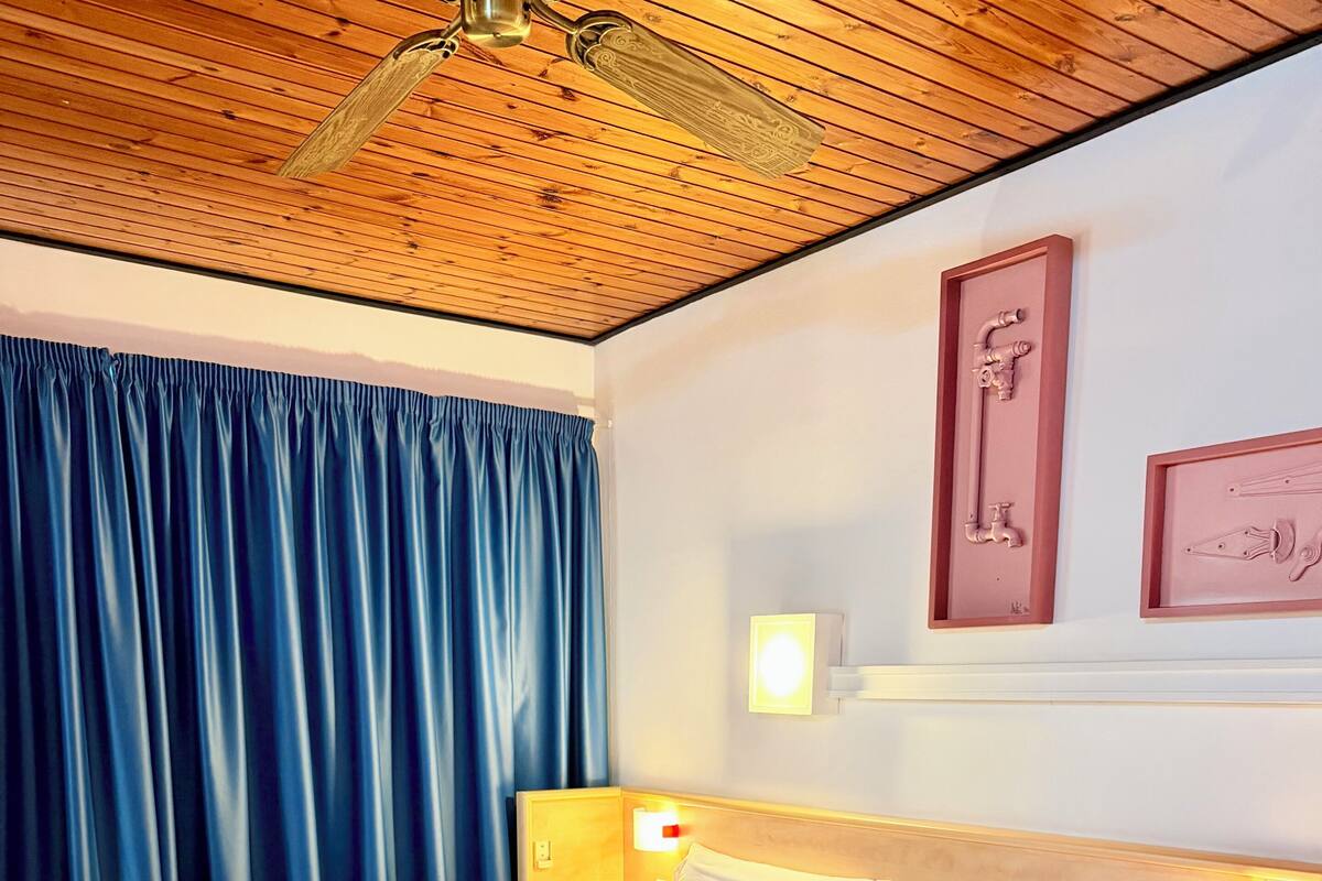 Kamar Double Standar, balkon | Meja kerja, ruang kerja ramah laptop, Wi-Fi gratis, dan seprai linen