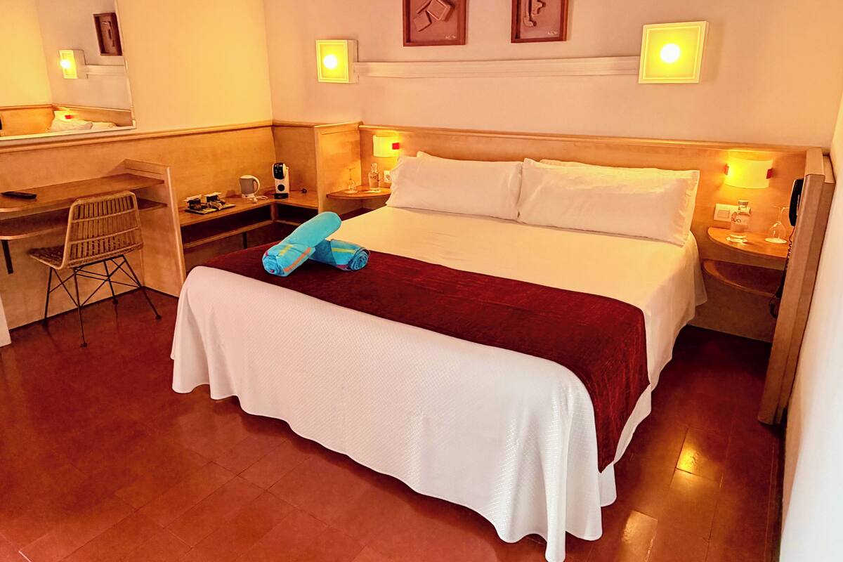 Kamar Double, balkon (Plus) | Meja kerja, ruang kerja ramah laptop, Wi-Fi gratis, dan seprai linen