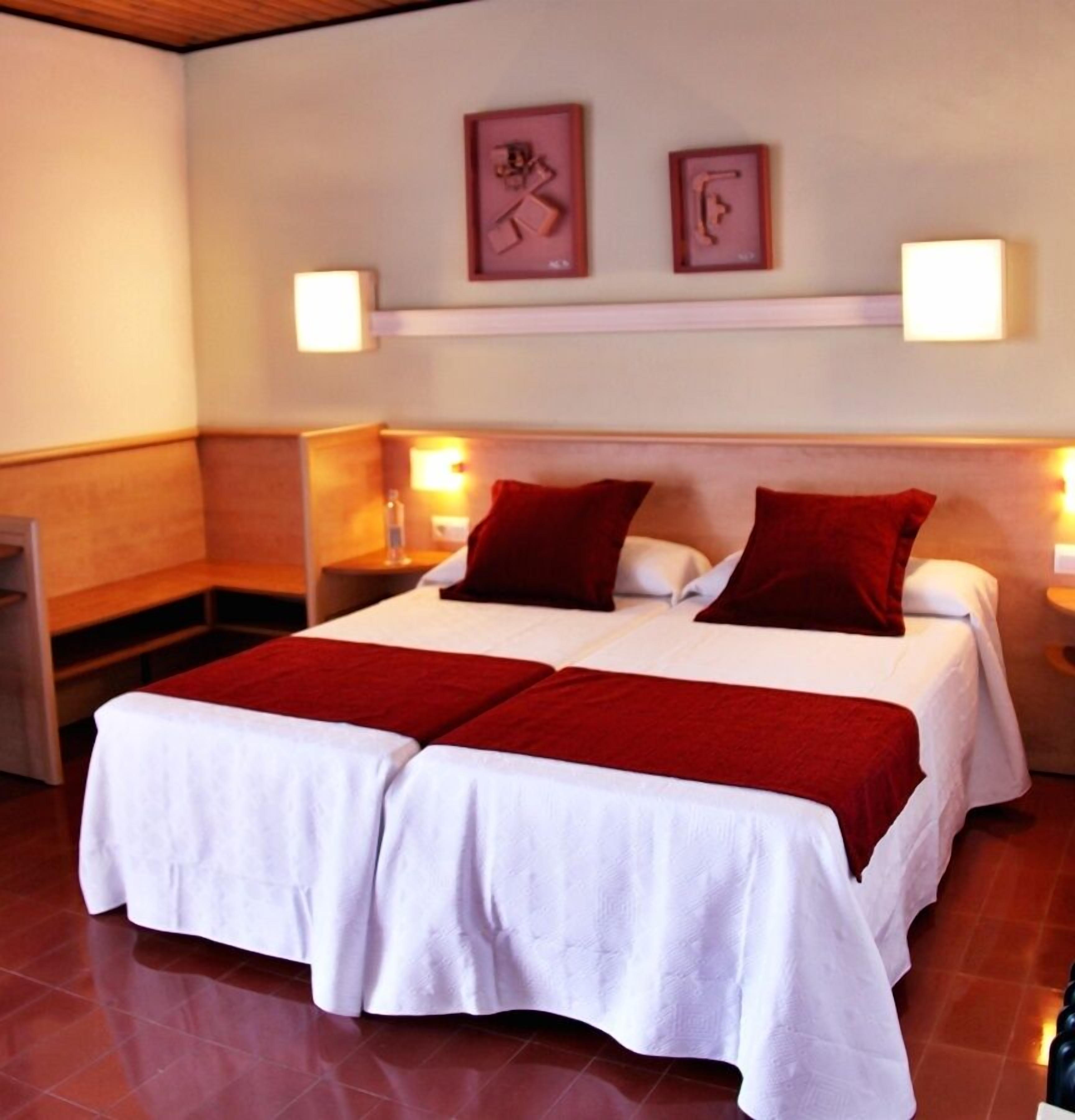 Desk, laptop workspace, free WiFi, bed sheets