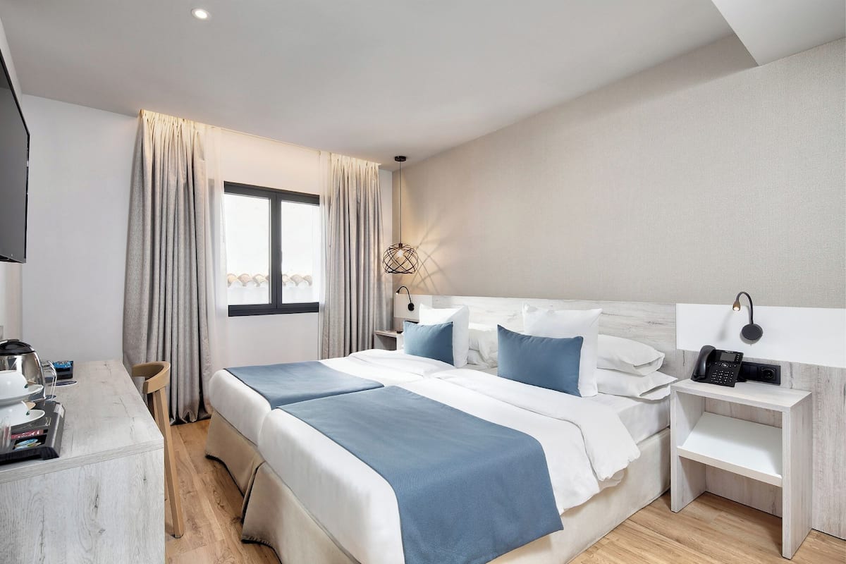 1 bedroom, premium bedding, minibar, in-room safe