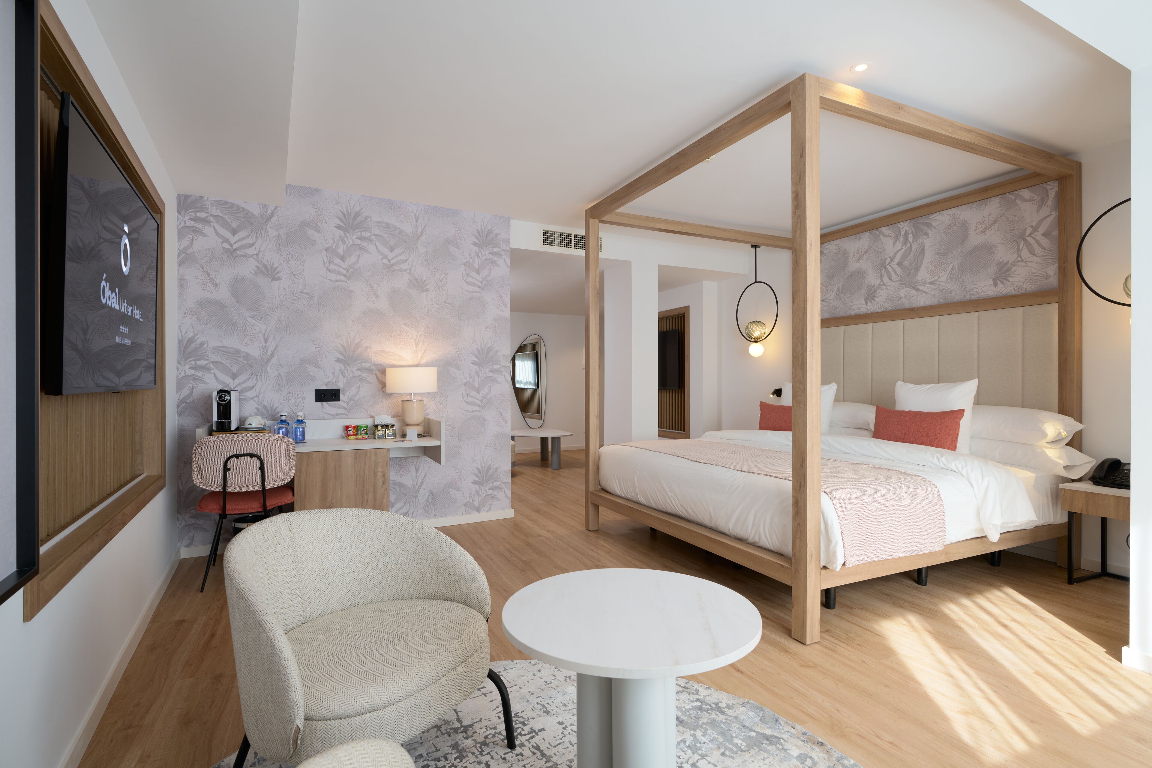 deluxe suite | 1 bedroom, premium bedding, minibar, in-room safe