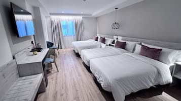 Family Room | Premium bedding, minibar, in-room safe, desk