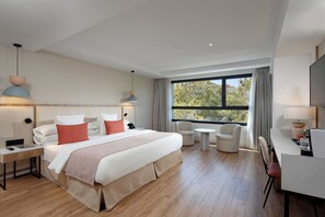 Hochwertige Bettwaren, Minibar, Zimmersafe, Schreibtisch