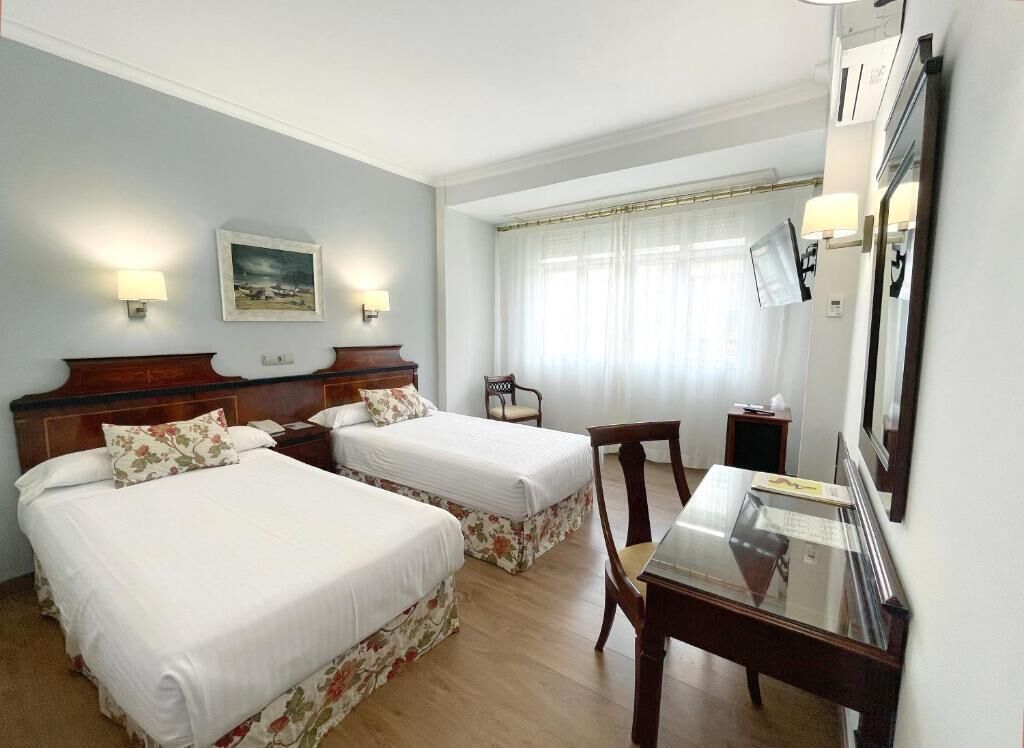 Roba de llit d'alta qualitat, minibar i caixa forta a l'habitació 