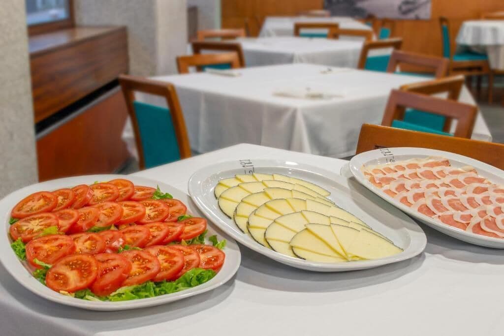 Frokostbuffé hver dag (EUR 16.80 per person)
