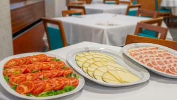 Daily buffet breakfast (EUR 16.80 per person)