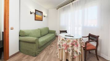 Doppia Superior, balcone | Biancheria da letto di alta qualità, minibar, una cassaforte in camera