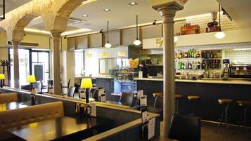 Bar (en el alojamiento)