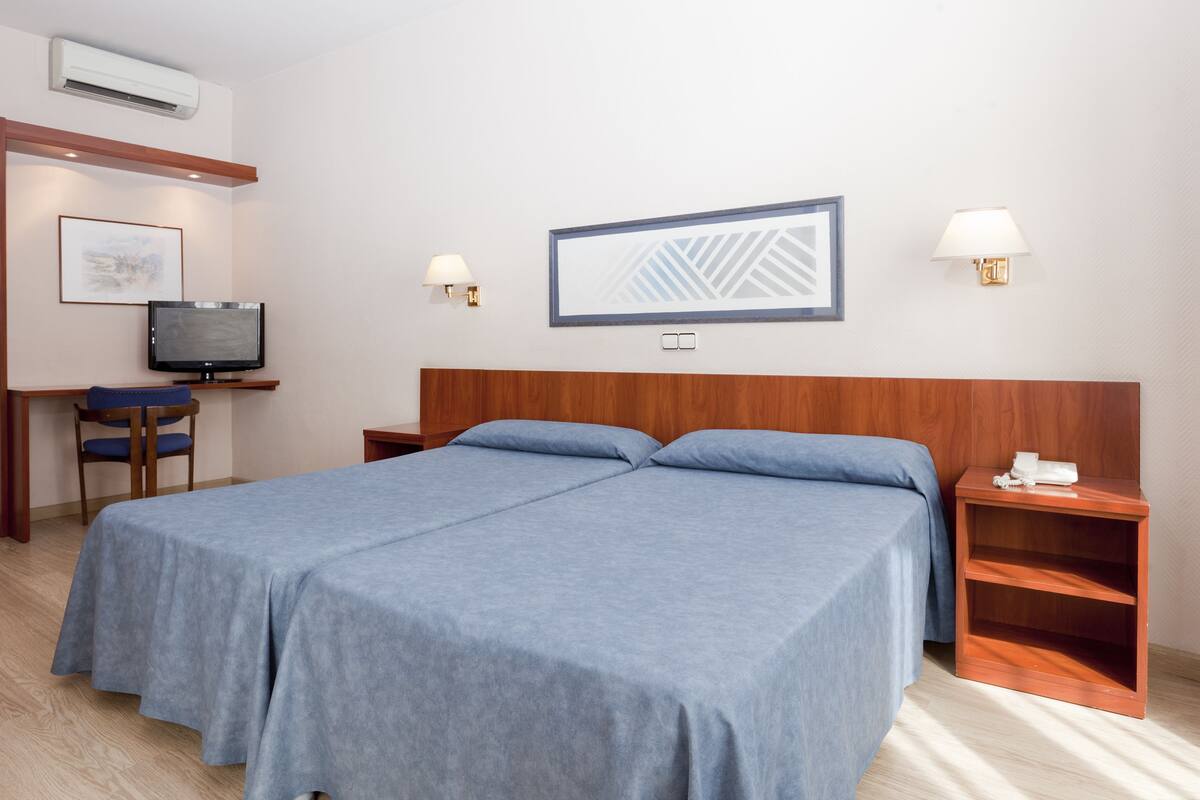 Habitación triple | Caja fuerte, escritorio, sistema de insonorización y wifi gratis